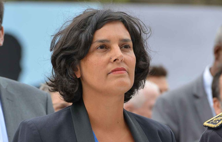 « C’est à vous » avec Myriam El Khomri interrompue par des manifestants