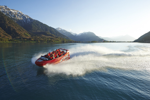 Super Jet boat qui remonte des rapides…