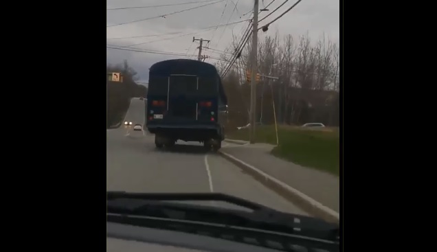 La police pourchasse un bus volé… Par un enfant de 12 ans !!