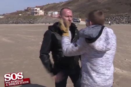 Un ado tente d’agresser Pascal le grand frère avec un marteau !