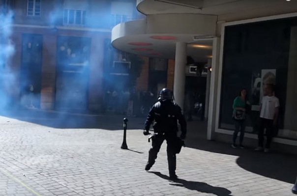 Un CRS lynché par des manifestants à Nantes
