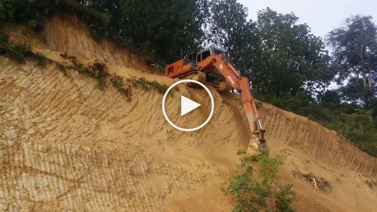 Descendre une paroi en pelleteuse