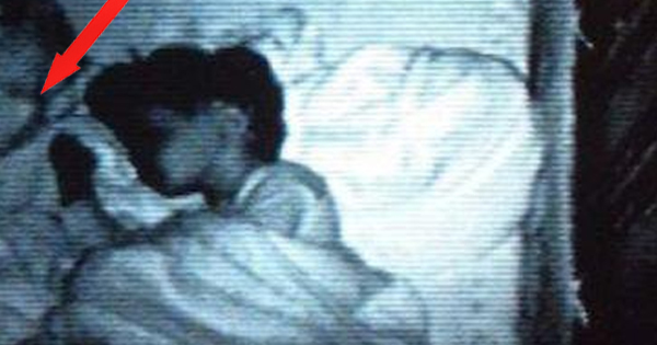 18 photos très très flippantes d’enfants pendant leur sommeil !!