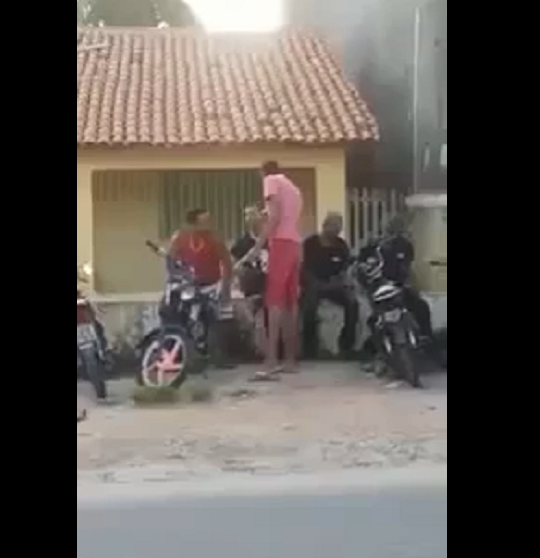 Comment arrêter une bagarre rapidement au Brésil !