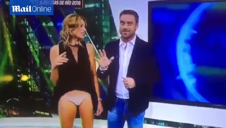 La présentatrice Alina Moine montre sa petite culotte par erreur…