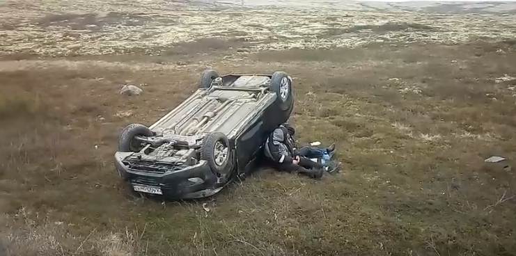 Tranquille, il fait une petite sieste après un accident