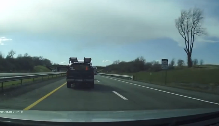 Un automobiliste impatient se fait punir immédiatement !!
