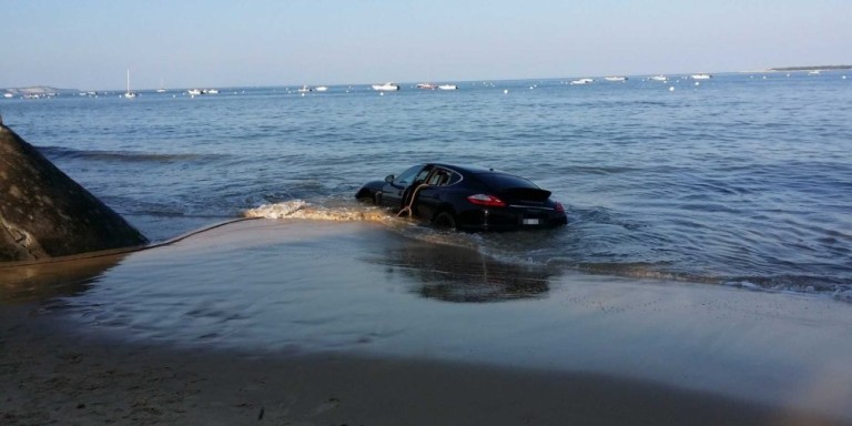 Une Porsche repêché dans le bassin d&rsquo;Arcachon