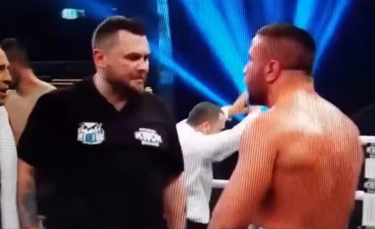Ce boxeur n&rsquo;aurait vraiment pas dû frapper l&rsquo;entraineur