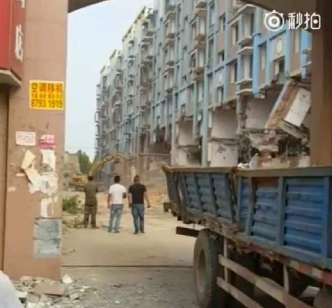 La démolition d’un immeuble se déroule très mal en Chine !