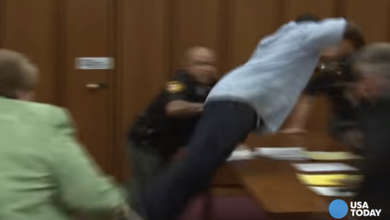 Un père de famille se jette sur le meurtrier de sa fille