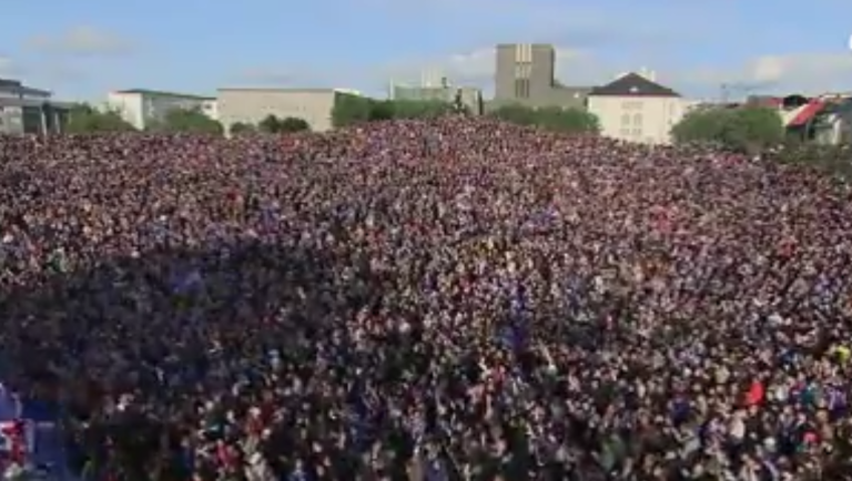 20 000 supporters Islandais supportent leur équipe !!