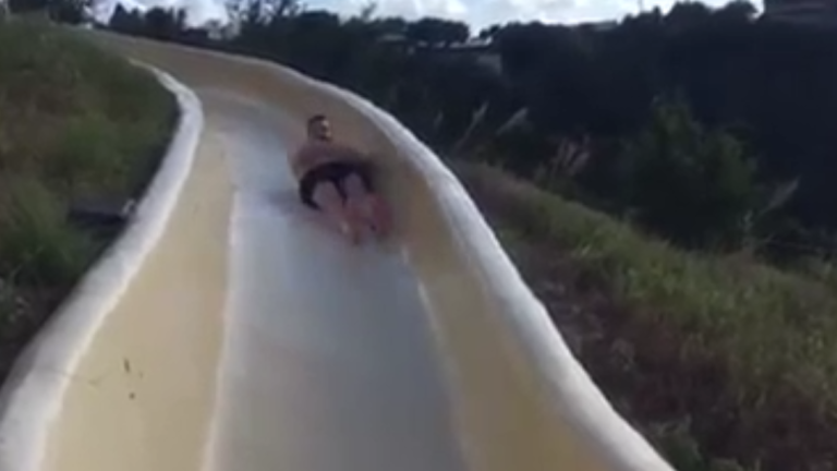 La pire sortie d&rsquo;un toboggan à eau