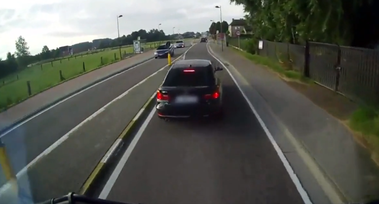 Quand un automobiliste stupide veut se venger d&rsquo;un poids lourd !