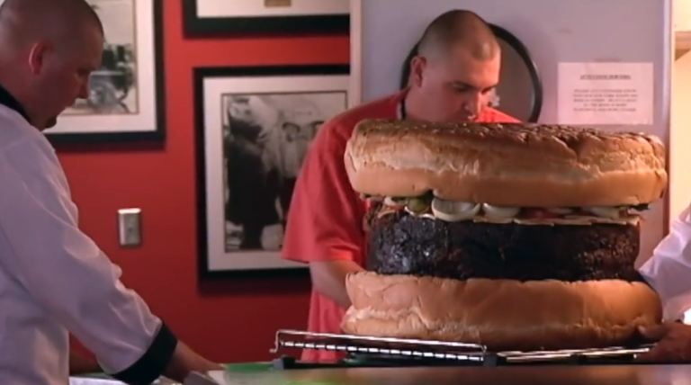 Un gigantesque hamburger de 75kg commercialisé aux États-Unis