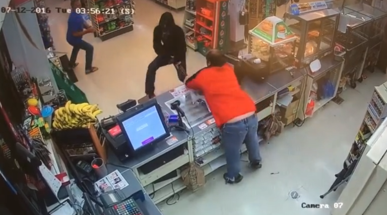 Un épicier inconscient désarme un braqueur