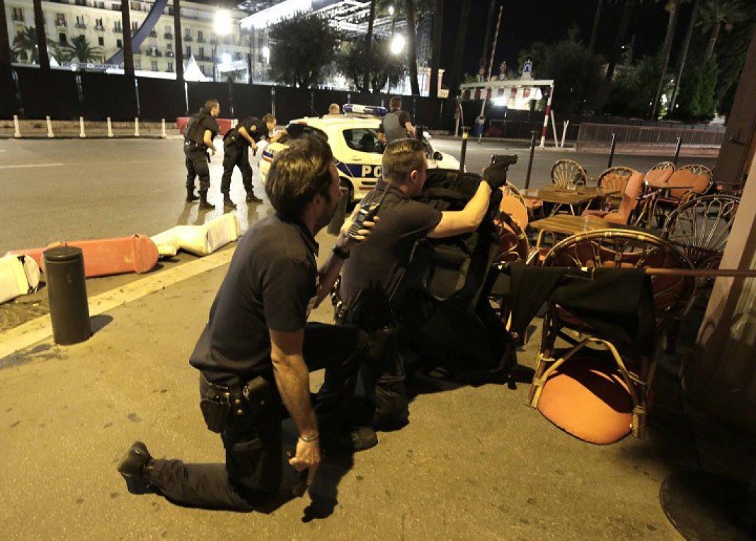 Photos Des Attentats De Nice Un Camion Fonce Dans La Foule Le Soir Du Juillet Nice