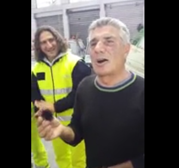 Mauvaise idée manger un oursin en entier !