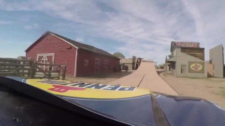 Record du monde du plus long saut au monde en pick-up