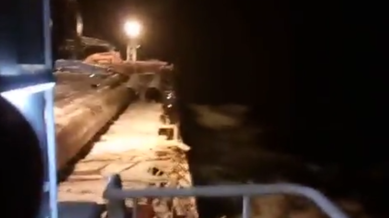 Un cargo perd sa cargaison en pleine mer lors d&rsquo;une tempête