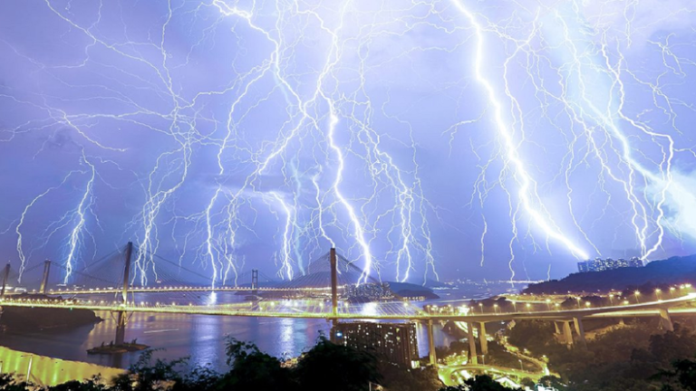 10 cas D’ÉCLAIRS les plus IMPRESSIONNANTS