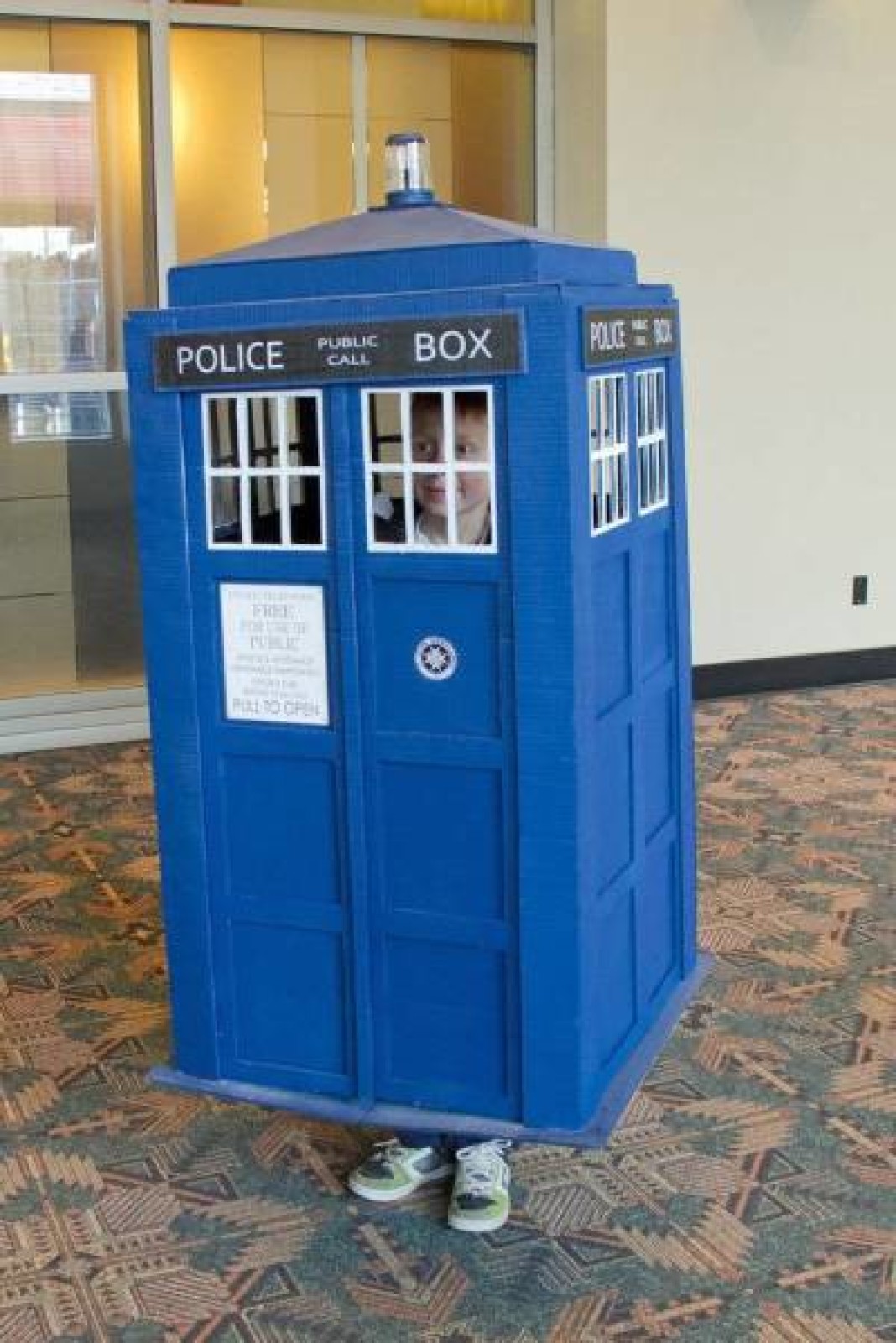 Who box. Тардис Police Box. Тардис Хэллоуин. Tardis Cardboard. Tardis Halloween Costume.