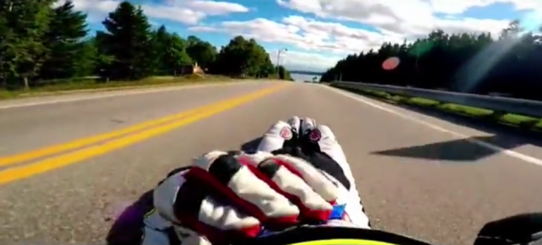 A 58 ans, il dévale une pente à 160km/h en luge