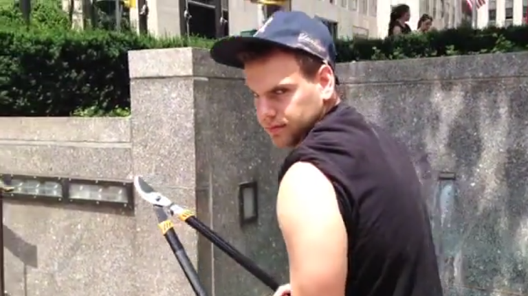 Couper les perches à selfie des touristes à New York