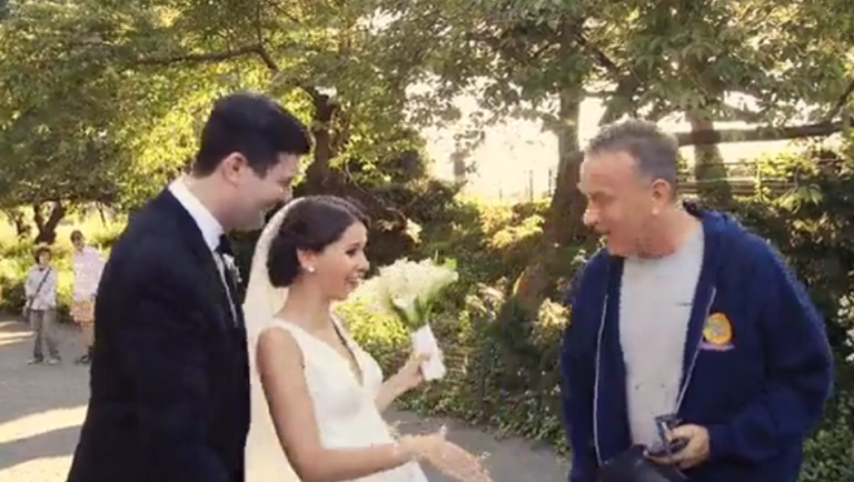 Tom Hanks débarque en pleine séance photo de mariage