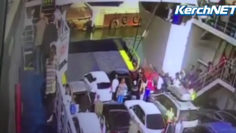 Un conducteur trop pressé sur un ferry