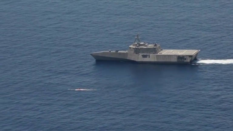 Un navire de guerre peut-il résister à un engin explosif de 4,5 tonnes ?