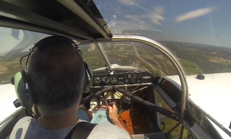 Un petit avion perd son hélice en vol !