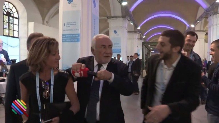 DSK casse le micro d&rsquo;un journaliste de l&rsquo;émission « Quotidien »