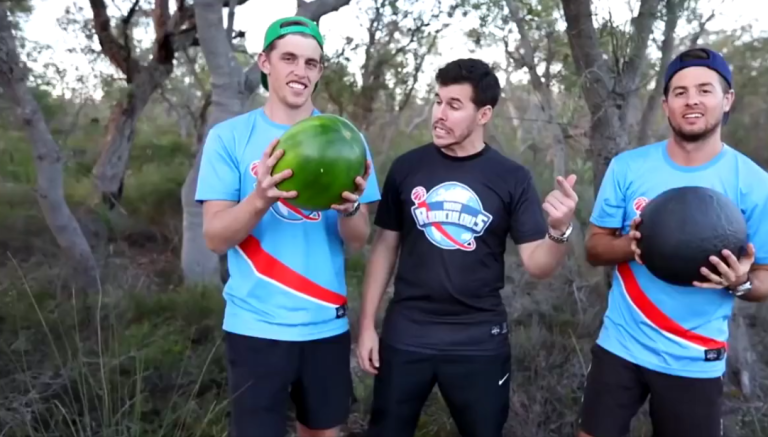 Lancée à 45 mètres du sol, une pastèque n’explose pas