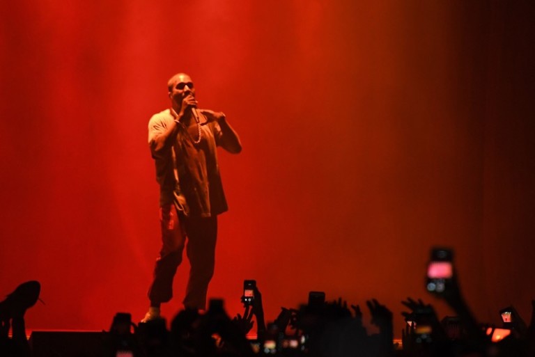 Kanye West stoppe son concert en plein milieu après le cambriolage de kim kardashian