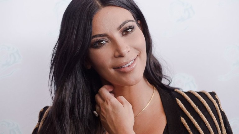 Une vidéo montre l’appartement de Kim Kardashian avec les policiers quelques minutes après le braquage