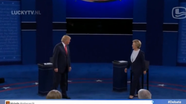 Parodie Clinton et Trump qui chantent sur « The time of my life »