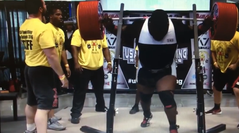 Ray Williams soulève une barre de 456 kg en squat, record du monde !!!