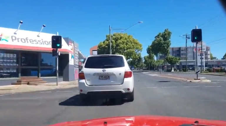 Un automobiliste sauve une femme traversant au passage piéton