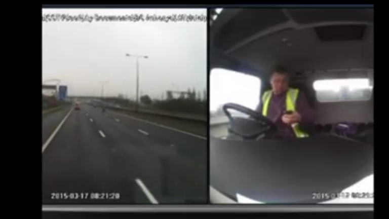 Un chauffeur de camion crée un carambolage en envoyant un SMS