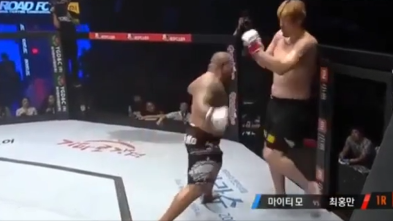 Un combattant MMA géant mis KO par son adversaire !