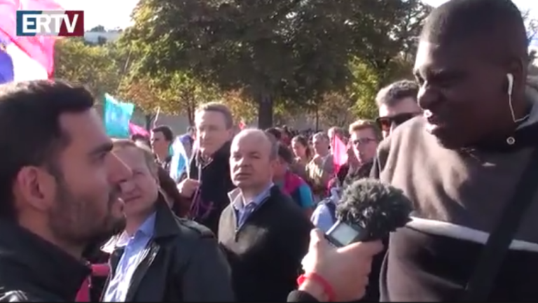 Un jeune homme ne sait pas pourquoi il est à la « Manif pour Tous »