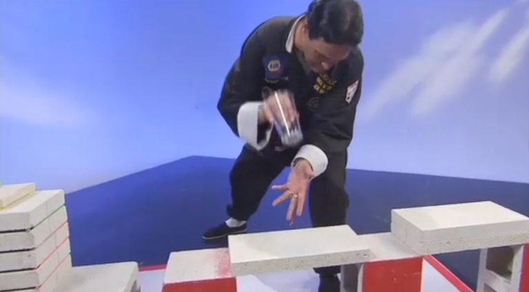 Un présentateur télé ruine la démo d&rsquo;un Maitre Kung Fu