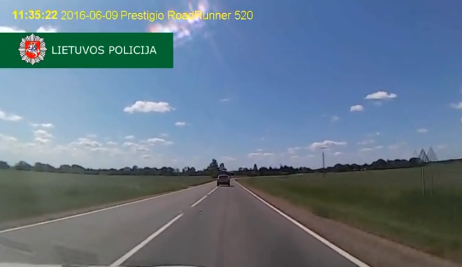 Un automobiliste essaie d’échapper à la police avec une drôle de technique