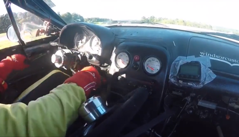 Il s’échappe de justesse de sa voiture qui prend feu