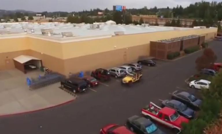 L&rsquo;avantage d&rsquo;avoir une Jeep sur un parking !!