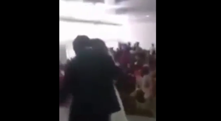 Une femme va vivre un cauchemar quand la maitresse de son futur mari arrive au mariage !!