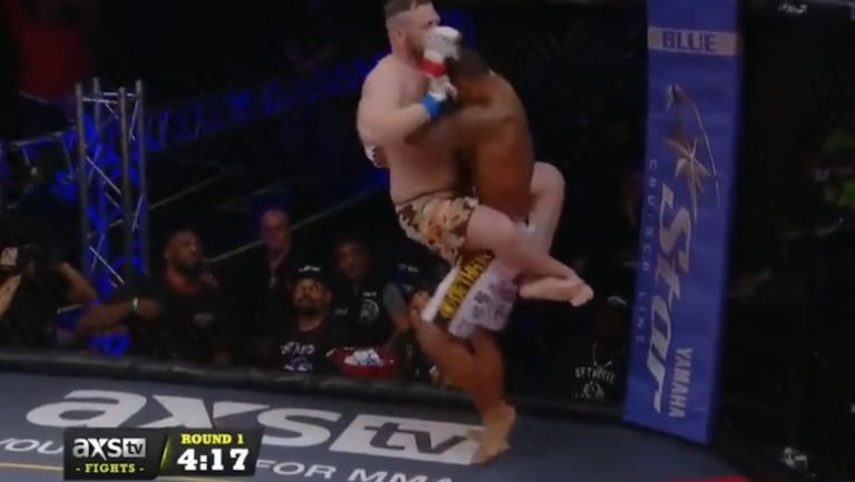 Le KO le plus violent en MMA cette année !!