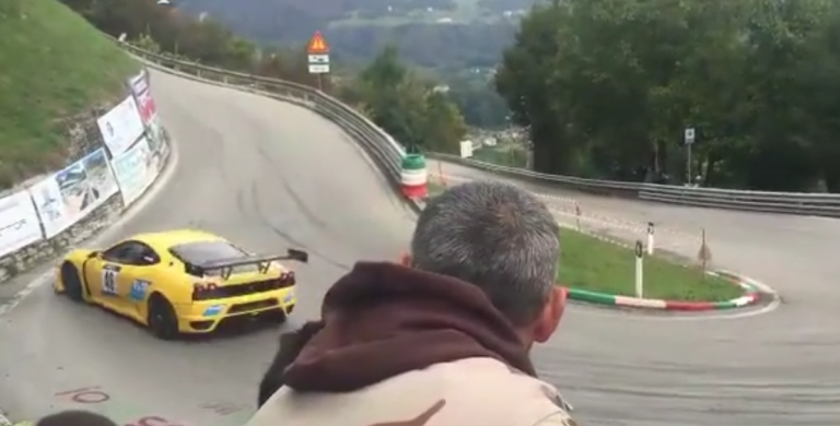Un pilote crashe sa Ferrari F430 de la façon la stupide du monde !