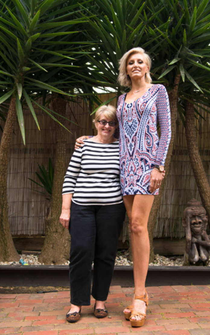 La Femme Avec Les Plus Grandes Jambes Du Monde La femme avec les jambes les plus longues du monde ! - Breakforbuzz